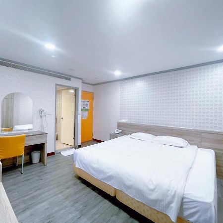 A22 Wei Lu Hotel Zhongli Bagian luar foto