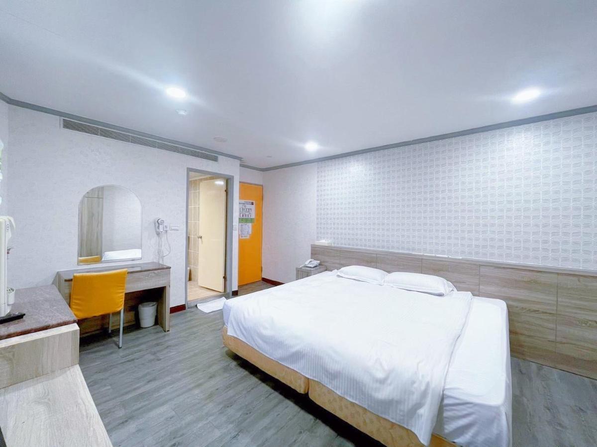 A22 Wei Lu Hotel Zhongli Bagian luar foto