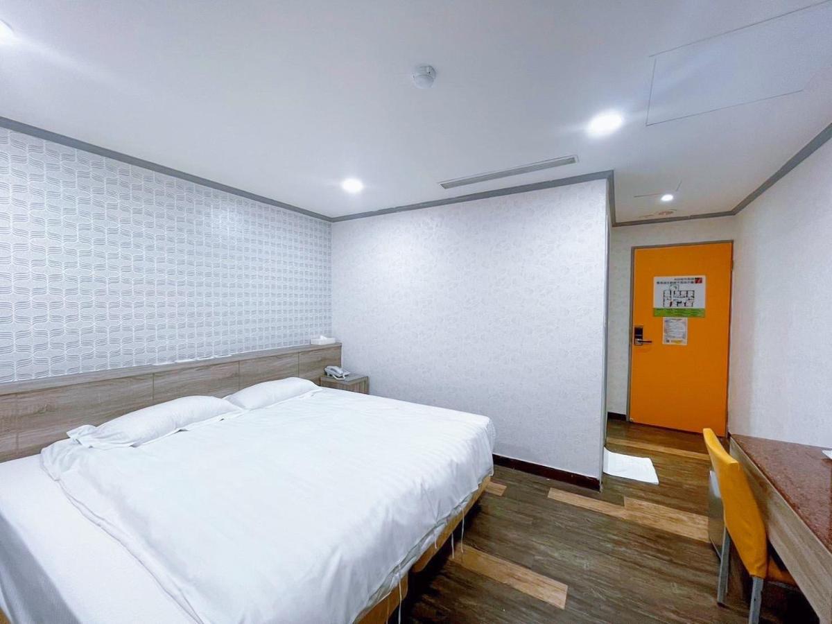 A22 Wei Lu Hotel Zhongli Bagian luar foto