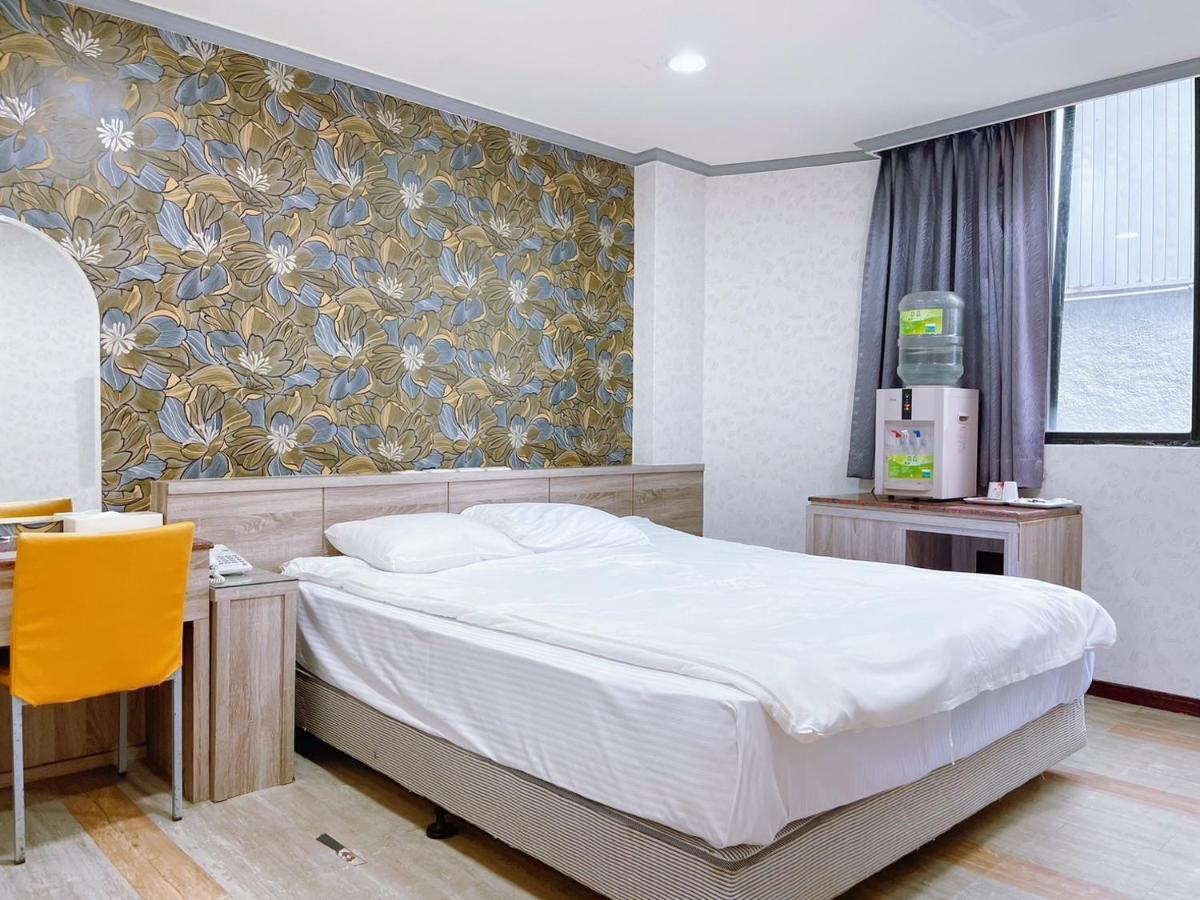 A22 Wei Lu Hotel Zhongli Bagian luar foto